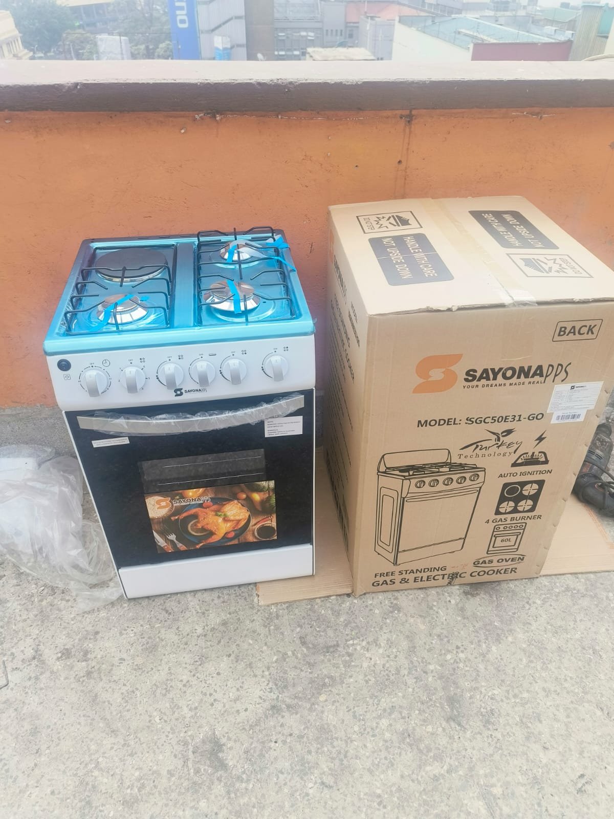 1000141644.jpg White Sayona 3gas+1 electric plate standing cooker with gas oven - Image 1